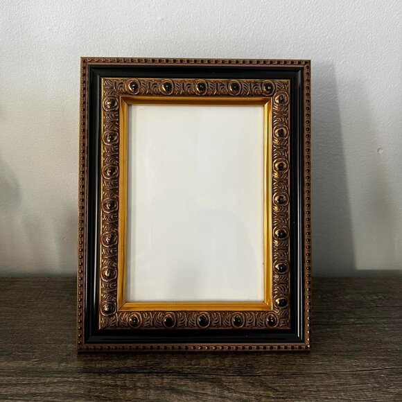 Vintage 5 x 7 Black and Gold Frame - Picture 1 of 5